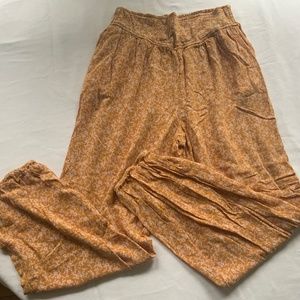 SO floral print rayon jogger pant/elastic back/pockets/nice condition/S